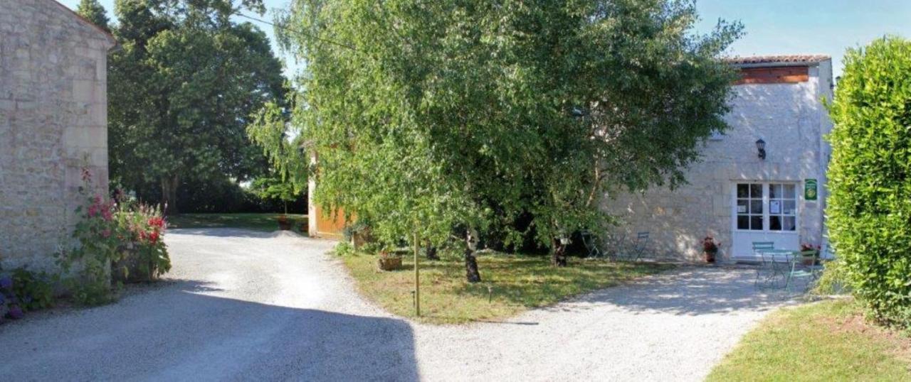 Saint-Porchaire Chambres D'Hotes Domaine Le Fragnaud מראה חיצוני תמונה